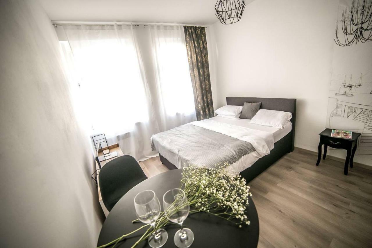 Prague Friendly Apartments In Praag Buitenkant foto